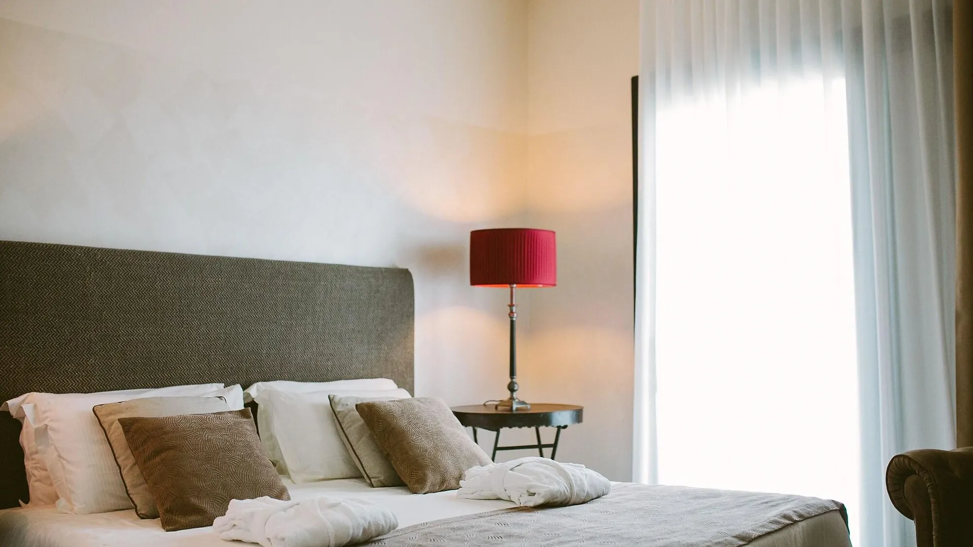 Hotel Piccola Vela Дезенцано-дель-Гарда 4*,  Италия